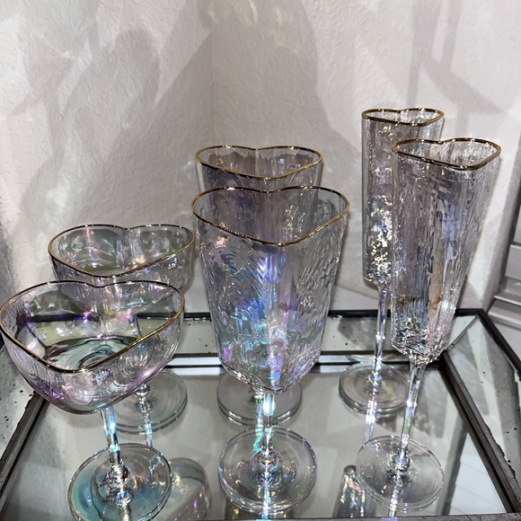 6-PIECE NEW HEART SHAPED IRIDESCENT
MARTINI/WINE/CHAMPAGNE/ GLASSES BUNDLE - Picture 6 of 14